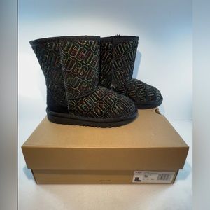 UGG Kids Classic II Graphic Stitch Black Size 13 US W/Box New